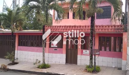 CASA NO CONJUNTO PETROS - ALEIXO