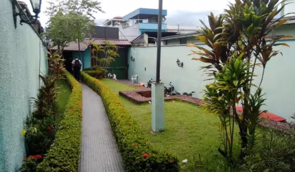 CASA PARA VENDA NA PRAÇA 14