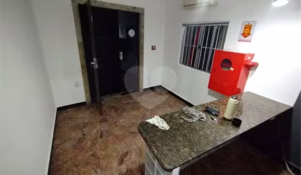 Prédio inteiro à venda em Fonseca - RJ