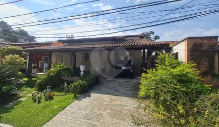 Condomínio com 5 quartos à venda em Badu - RJ