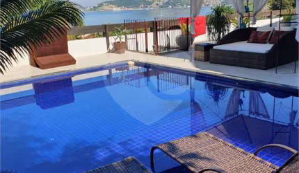 Casa com 5 quartos à venda em São Francisco - RJ