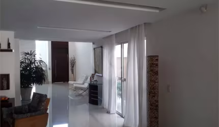 Casa com 4 quartos à venda em Camboinhas - RJ