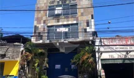 Prédio inteiro à venda em São Lourenço - RJ
