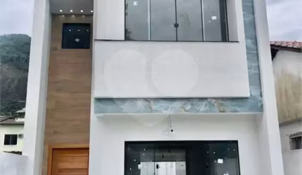 Casa com 3 quartos à venda em Piratininga - RJ