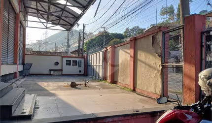 Prédio inteiro à venda em Venda Da Cruz - RJ