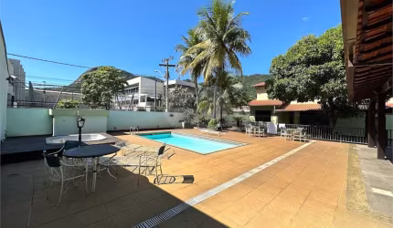 Casa com 7 quartos à venda em São Francisco - RJ