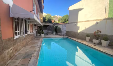 Casa com 5 quartos à venda em São Francisco - RJ