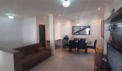 Casa de vila com 2 quartos à venda em São Lourenço - RJ