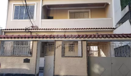 Casa com 7 quartos à venda ou para locação em Penha - RJ