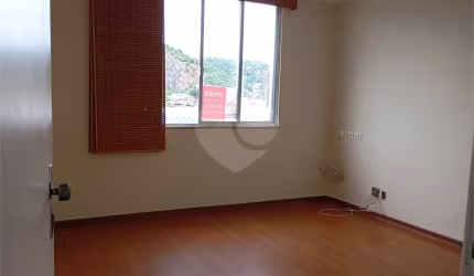 Apartamento com 2 quartos à venda ou para locação em Centro - RJ