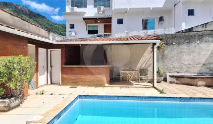 Casa com 4 quartos à venda em São Francisco - RJ