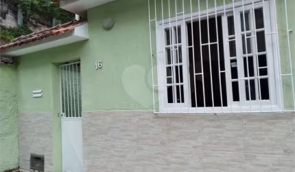 Casa de vila com 2 quartos à venda em Fonseca - RJ