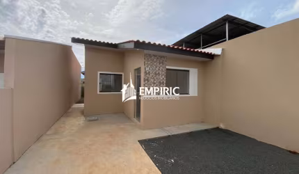 Casa com passagem lateral no Terraliz
