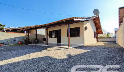 Casa | Balneário Barra do Sul | Salinas