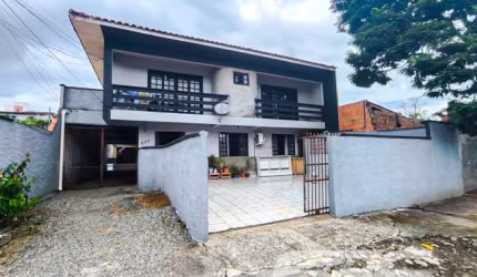 Casa | Joinville | Floresta