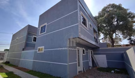 Sobrado em cond. no Alto Boqueirão com três quartos/suíte