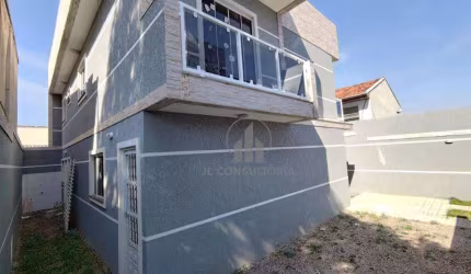 Sobrado com três quartos no Alto Boqueirão