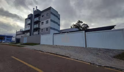 Apartamento com três quartos/suíte e duas vagas cobertas