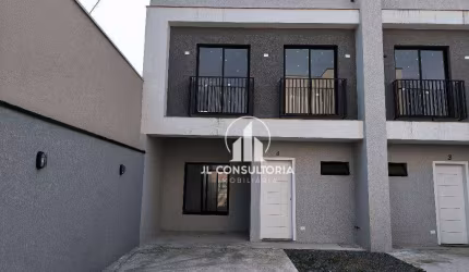 Sobrado em cond. no Uberaba com três quartos/suíte e ótimo acabamento