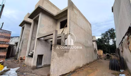 Sobrado fundos do CT Athletico com ótimo padrão de acabamento
