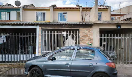 Sobrado com três quartos no Ganchinho