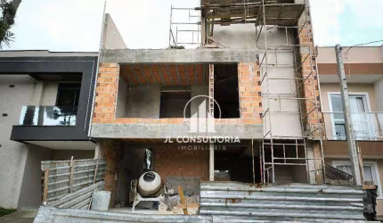 Sobrado amplo com ótimo padrão de acabamento no Umbara cond, Verona
