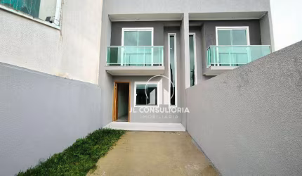 Sobrado no Vitória Régia - CIC com três quartos e ótimo padrão de acabamento