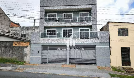 Sobrado no alto Boqueirão, amplo com três quartos