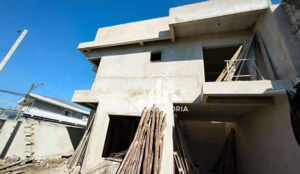 Sobrado de esquina três quartos/suíte no Sitio Cercado