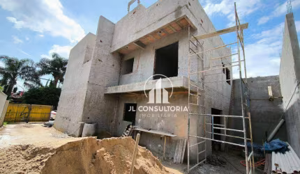 Sobrado com três quartos - terraço e ótimo padrão de acabamento no Alto Boqueirão