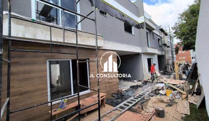 Sobrado com 3 dormitórios à venda, 172 m² por R$ 860.000 - Portão - Curitiba/PR