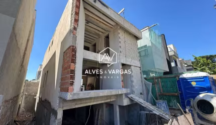 Casa em condomínio fechado com 3 quartos à venda na Irmã Schereiner Maran, 475, Santa Cândida, Curitiba por R$ 1.699.000
