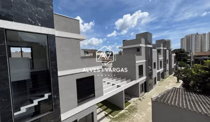 Casa em condomínio fechado com 3 quartos à venda na Rua Eduardo Sprada, 4163, Campo Comprido, Curitiba por R$ 1.250.000