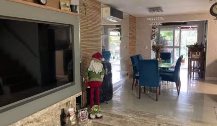 CASA 4D no bairro Pedra Redonda em Porto Alegre