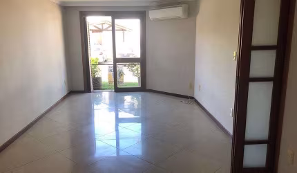CASA 4D no bairro Cavalhada em Porto Alegre
