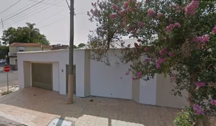 Casa no Centro de Capão Bonito 3 Dt. com área ao lado livre 80m²