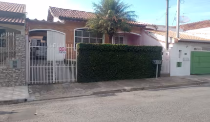 Casa térrea com 2 dormitórios no Jd. Maria José em Salto de Pirapora