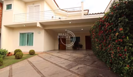 Sobrado no Villa dos Inglezes com 3 suítes, sala para 3 ambientes, sala de TV, escritório, piscina