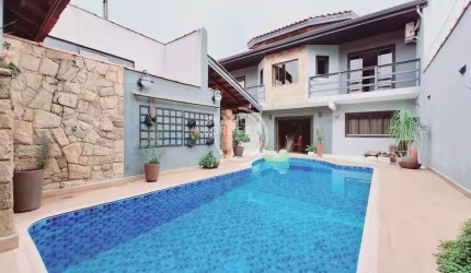 Casa à venda com piscina no Jardim Karolyne - Votorantim/SP
