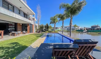 Ponta da Figueira Marina casa à venda Condomínio Ponta da Figueira Marina, 540 m², 5suítes e lazer. Frente do rio, acesso junto ao canal navegável