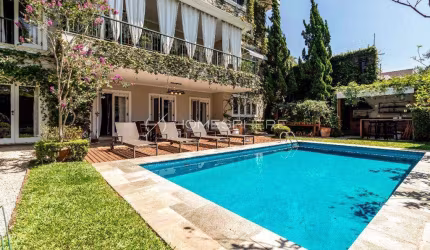 Jardim Guedala Rua Puréus. Casas à venda em Jardim Guedala, 4 quartos, sendo 4 suítes, 1050m². Projeto de Aflalo e Gasperini, localização segura e arborizada, piscina e jardim