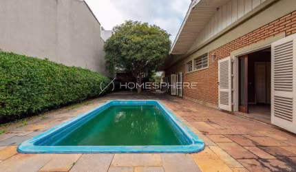 Alto de Pinheiros Casa à venda na Rua Doutor Carlos Norberto de Souza, 82 |  Ideal para retrofit, 960 m² de tereno e 400 m² ac, jardim e piscina