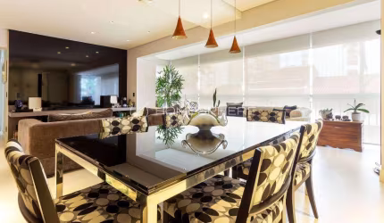 Condomínio Sax Itaim Rua Benedito Lapin, 123. Apartamento à venda no Itaim Bibi, 2 quartos, sendo 2 suítes, 170m², reformado, varanda, 2 vagas e lazer no Edifício Sax Itaim