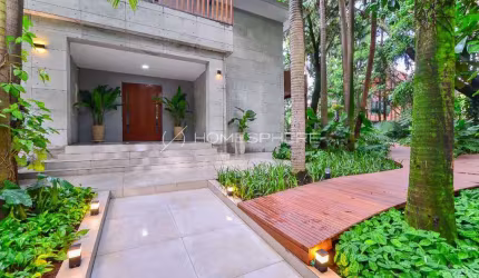 Casas à venda em Jardim América, São Paulo - SP. Venda Casa na Rua Groenlândia, Jardim América, 4 quartos, sendo 4 suítes,  mobiliada e decorada, 1117m², piscina, jardim, área gourmet e 8 vagas
