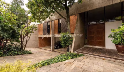 Pacaembu Casa à venda na Rua Heitor de Morais - Pacaembu, São Paulo. Casa com 885 m², 4 suítes, jardim com piscina, área gourmet, sauna e 4 vagas