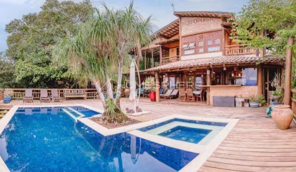Ponta da Sela em Ilhabela. Casa de Condomínio à venda na Alameda das Quaresmeiras com vista para o mar. 446 m², 5 suítes e lazer completo.