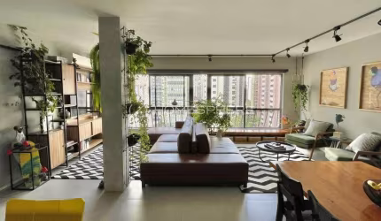 Apartamento reformado com 3 quartos à venda na Vila Nova Conceição.