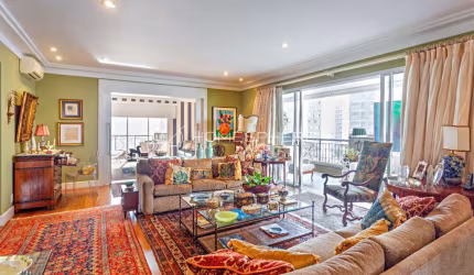 Apartamento com 349 m²em prédio neoclássica e com lazer completo.