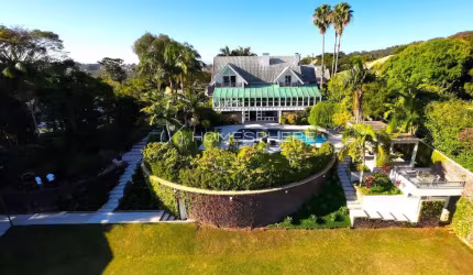 Refúgio Exclusivo | Atibaia | Casa à venda Região Bragantina em Atibaia, 1800 m², 7 quartos sendo 7 suítes, piscina, quadra de tênis e academia completa
