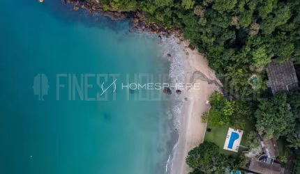 Casas de Condomínio à venda em Praia Domingas Dias, Ubatuba - SP. Casa à venda pé na areia, 1000m², 5 suítes, piscina, área gourmet e 6 vagas. Um dos condomínios mais requisitados de Ubatuba
